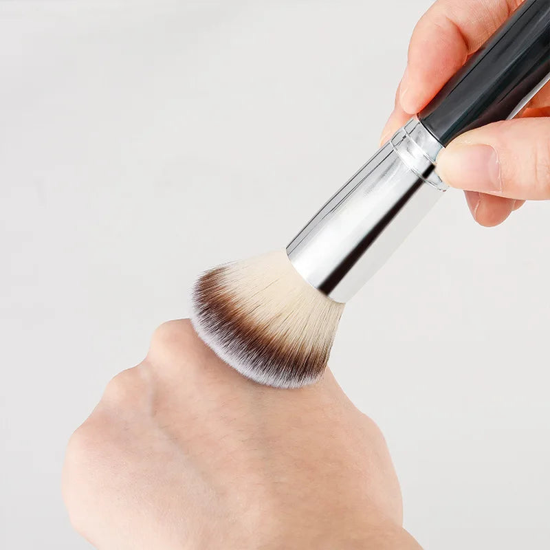 Portable Concealer & Foundation Makeup Brush – Nylon Makeup Brush QXL