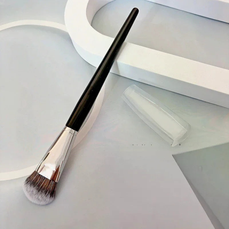 Wooden Handle Synthetic Makeup Brush – Foundation & Blush Makeup Brush QXL