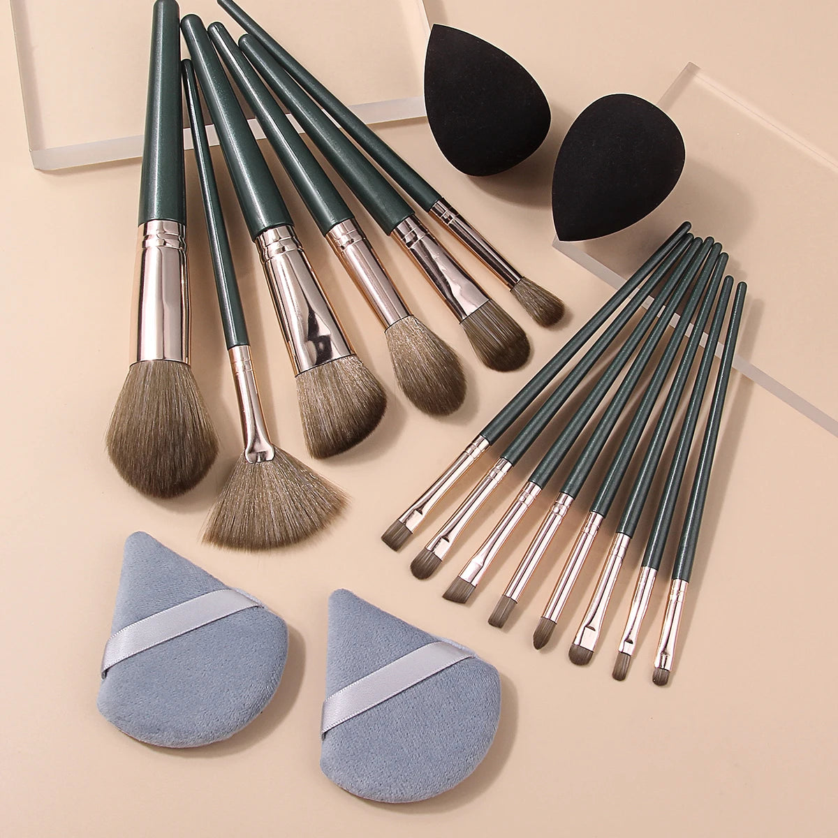 KOSSHOW 18-Pc Makeup Brush Kit with Sponges & Puffs Makeup Brush Set QXL