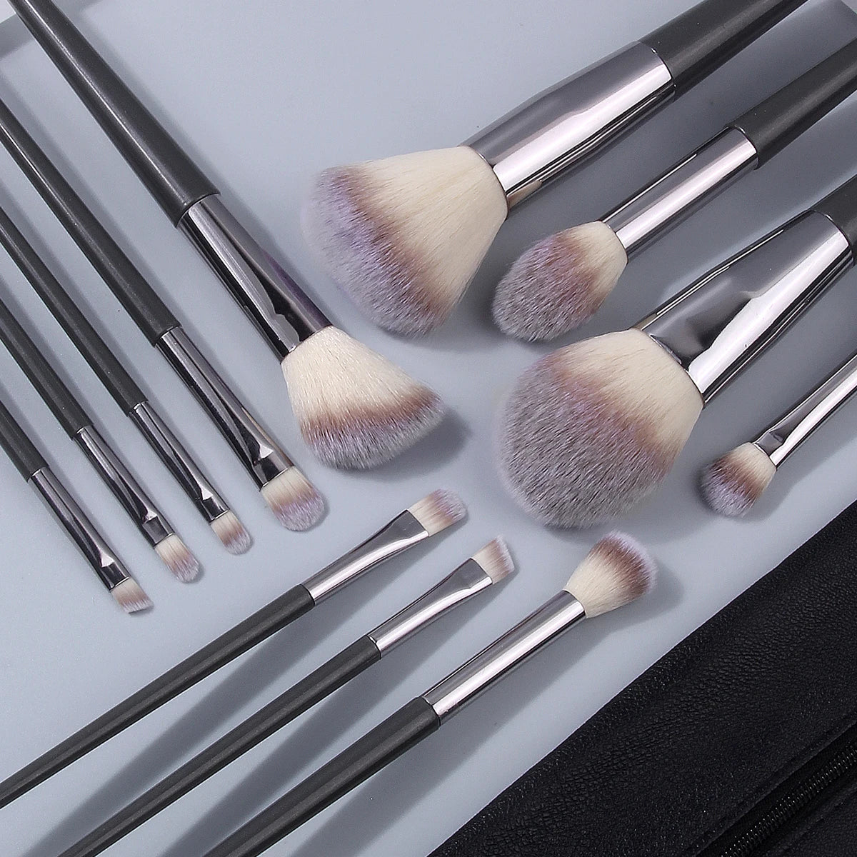 18-Pc KOSSHOW Makeup Brush Set with Bag, Puffs & Sponges Makeup Brush Set QXL