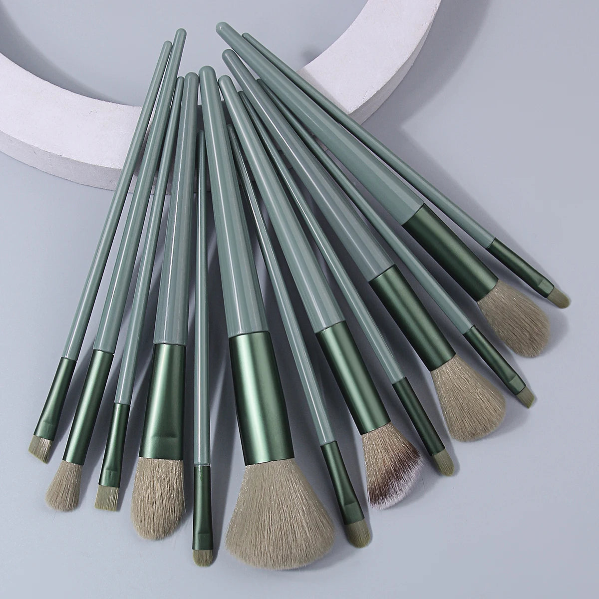KOSSHOW 13-Piece Green Makeup Brush Set – Full Cosmetic Kit Makeup Brush Set QXL