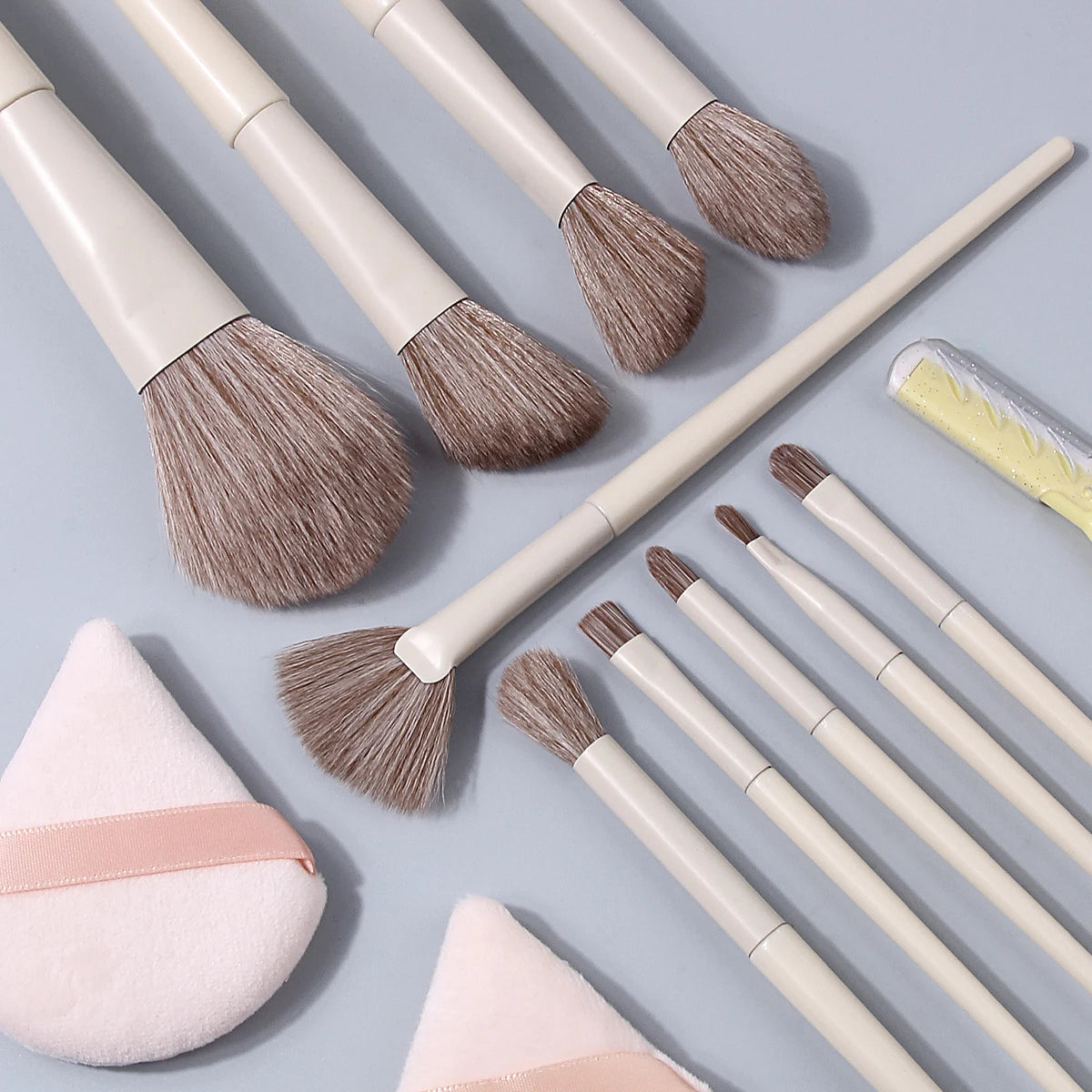 KOSSHOW 14-Pc Beige Makeup Brush Set with Case & Puffs Makeup Brush Set QXL