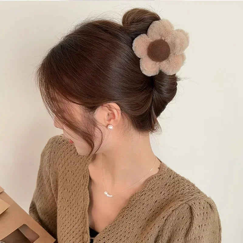 Plush Floral Shark Hair Claw Clip | Cute 9cm Versatile Hair Claw Clip QXL