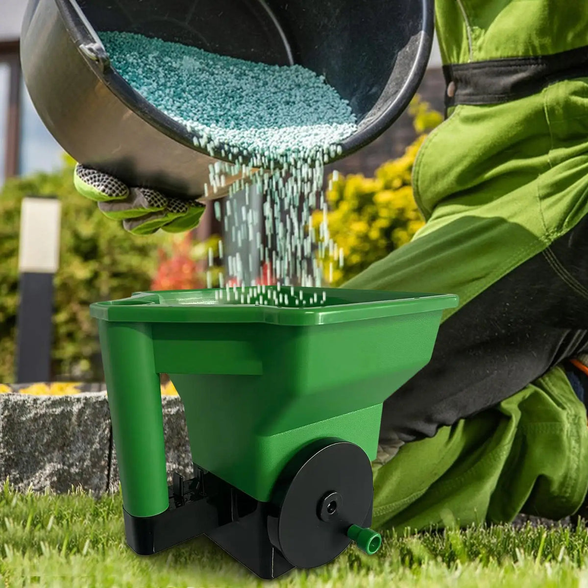 Handheld Manual Lawn Spreader for Fertilizer, Seed & Salt Handheld Lawn Spreader QXL