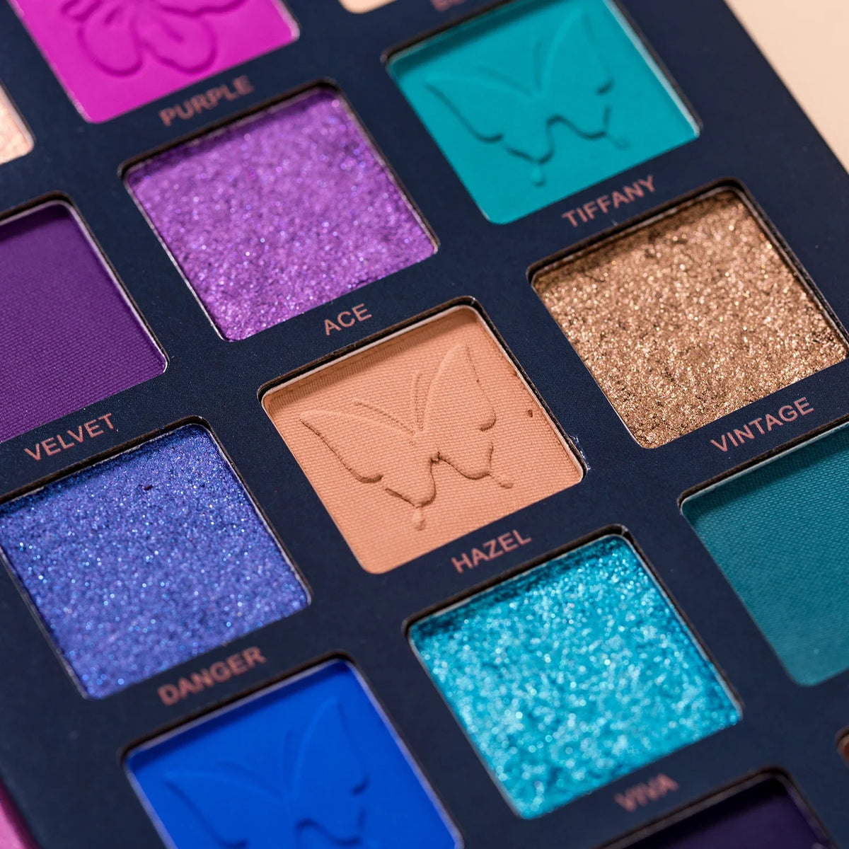Beauty Glazed Butterfly 18-Color Eyeshadow Palette – Matte & Shimmer Eyeshadow Palette QXL