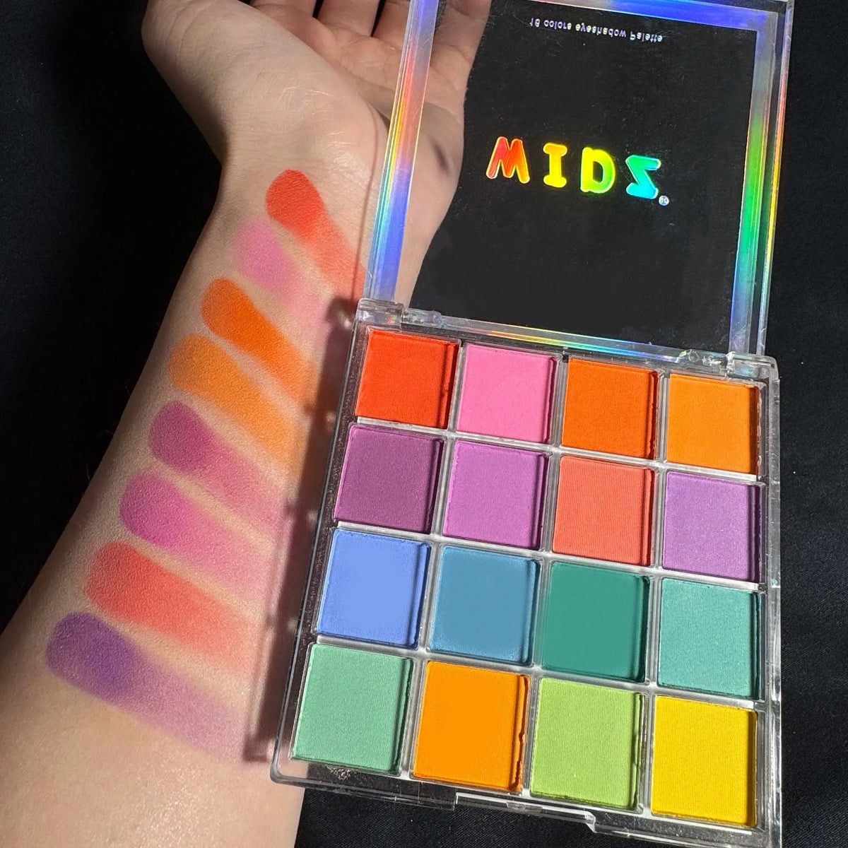 16-Color Eyeshadow Palette | Shimmer, Matte & Pearlescent Eyeshadow Palette QXL