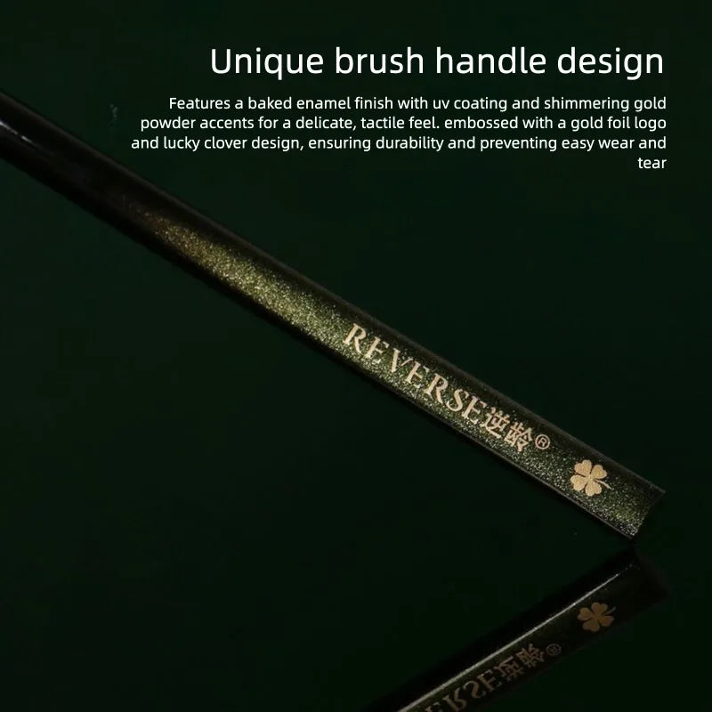 M41 Crescent Sickle Eyeliner Brush | Ultra-Fine Precision Tip Eyeliner Brush QXL