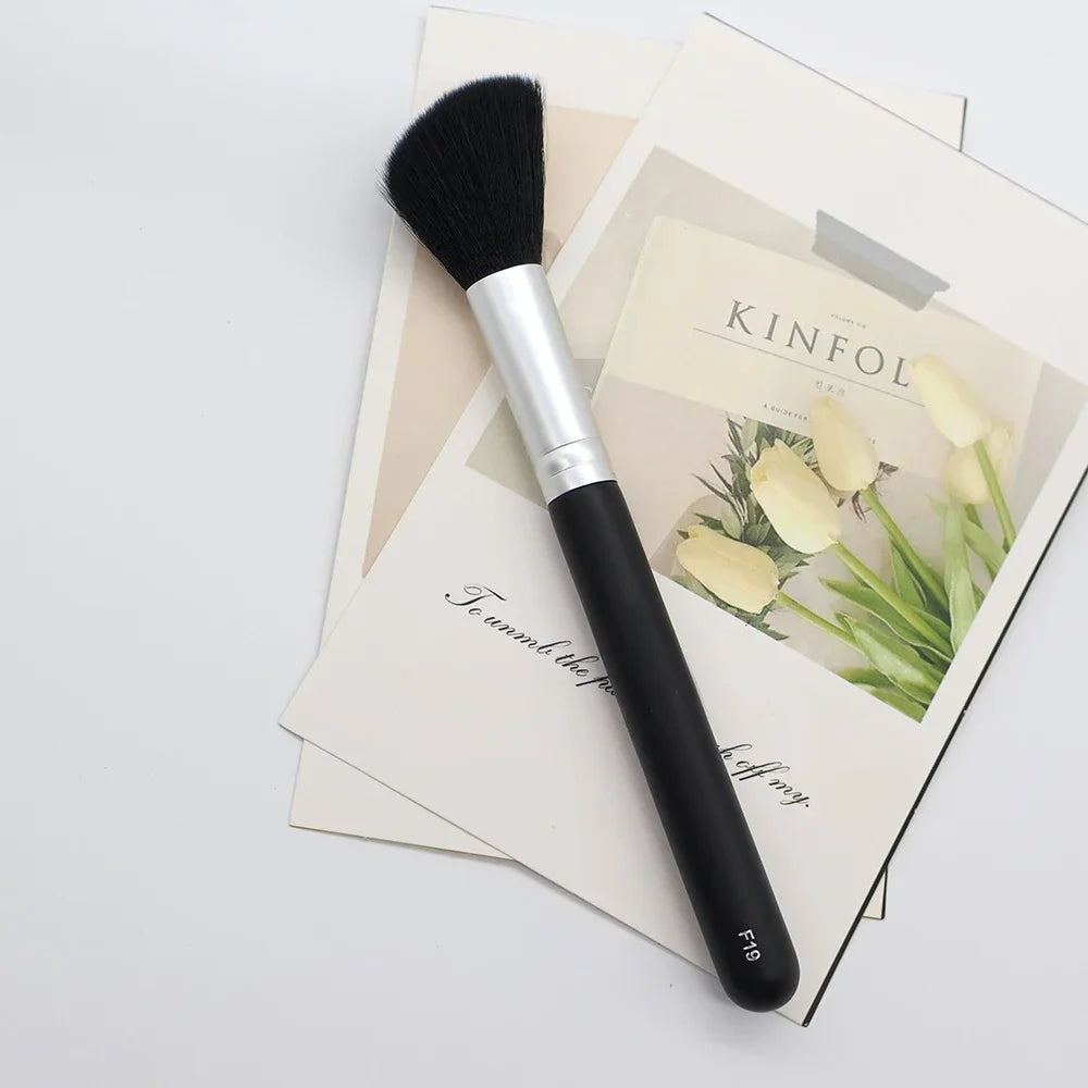 Diagonal Contour Makeup Brush | Soft Nylon & Wood Handle Contour Makeup Brush QXL