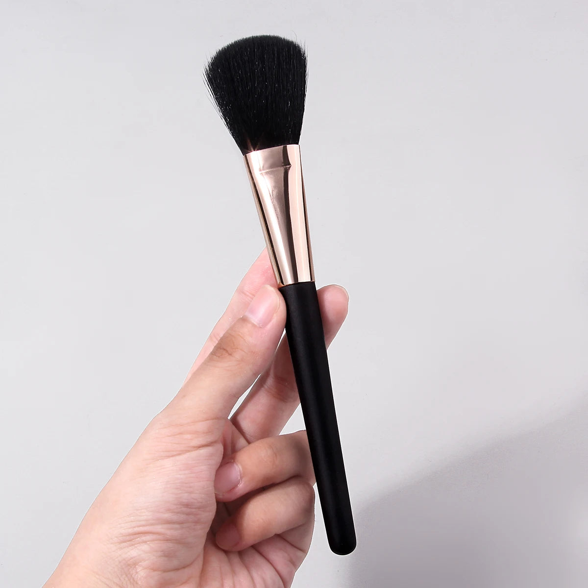 KOSSHOW Fluffy Blush Brush – Soft Nylon & Wood Handle Blush Makeup Brush QXL