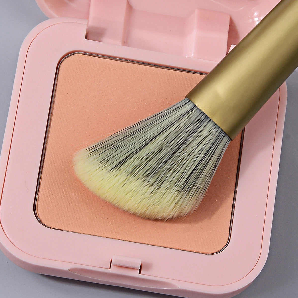 KOSSHOW Curved Slant Blush Brush | Bronzer & Contour Blush Makeup Brush QXL