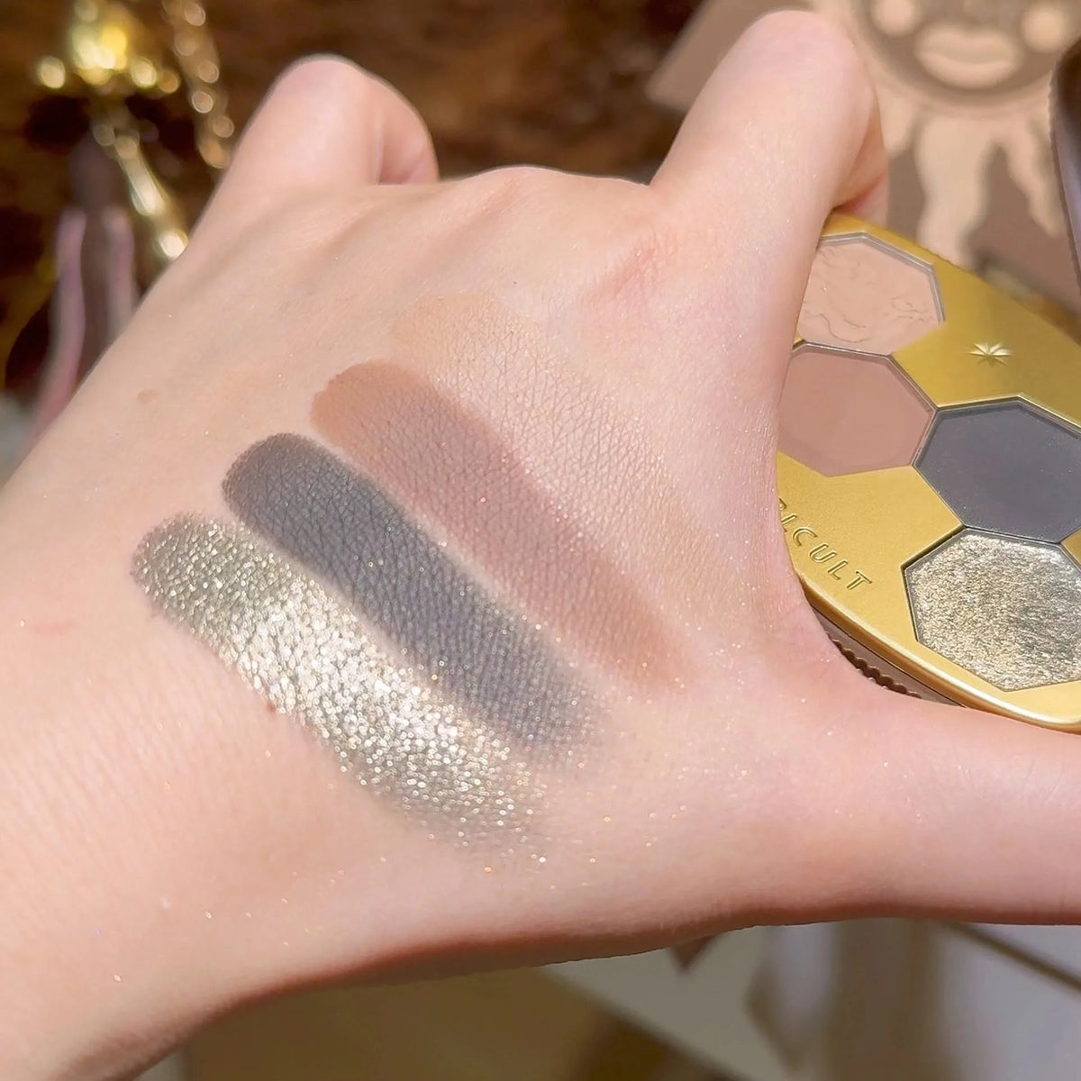 Girlcult 4-Color Eyeshadow Palette | Shimmer Matte Glitter Vegan Eyeshadow Palette QXL