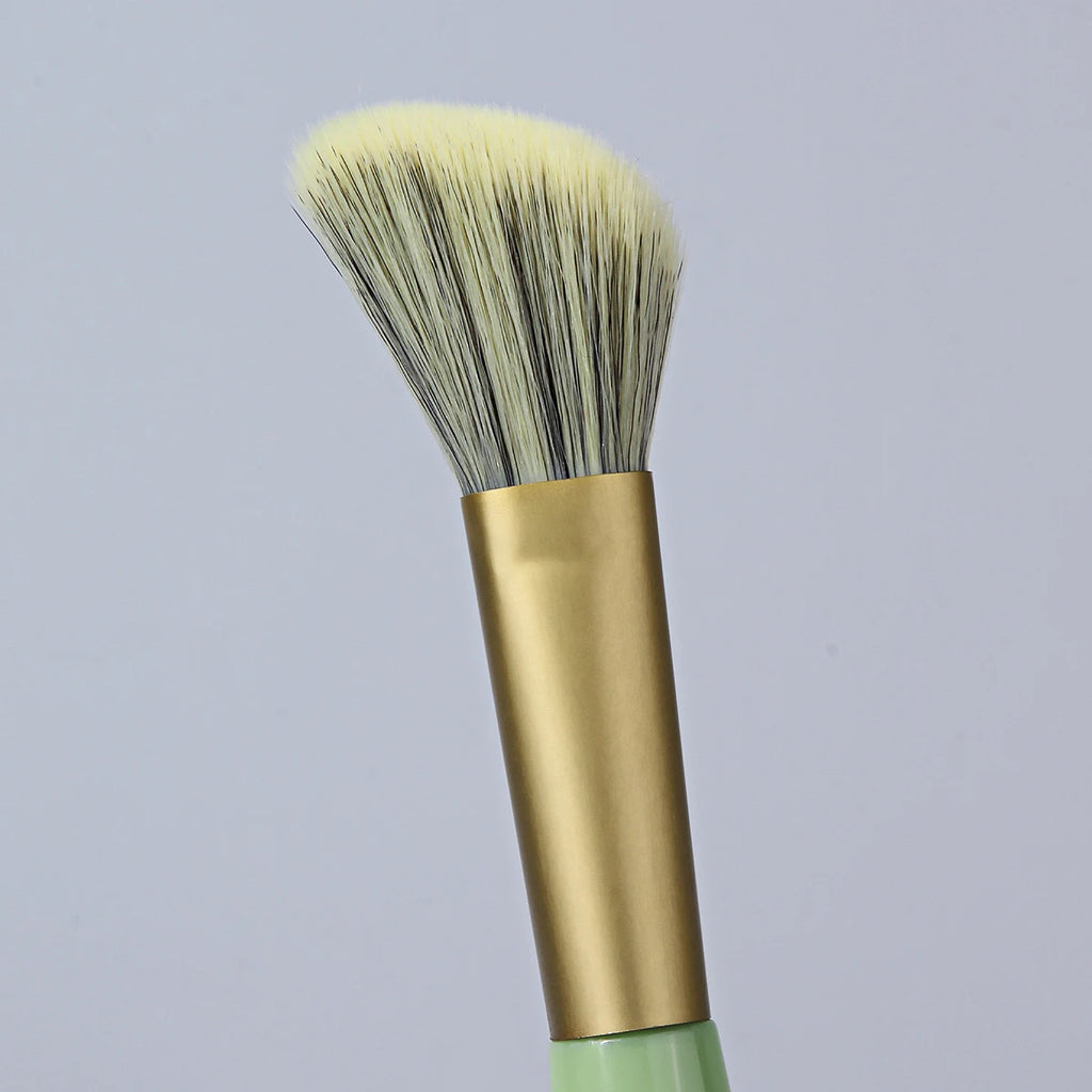 KOSSHOW Curved Slant Blush Brush | Bronzer & Contour Blush Makeup Brush QXL