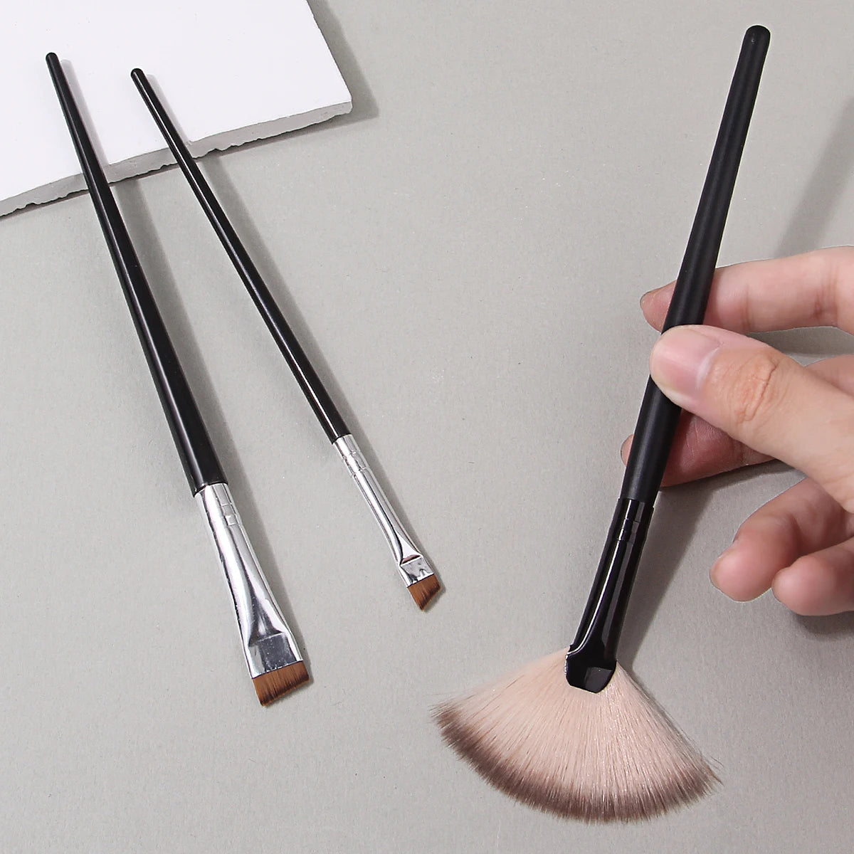 KOSSHOW 3-Pc Fan Highlighter & Angled Eyebrow Brush Set Makeup Brush Set QXL