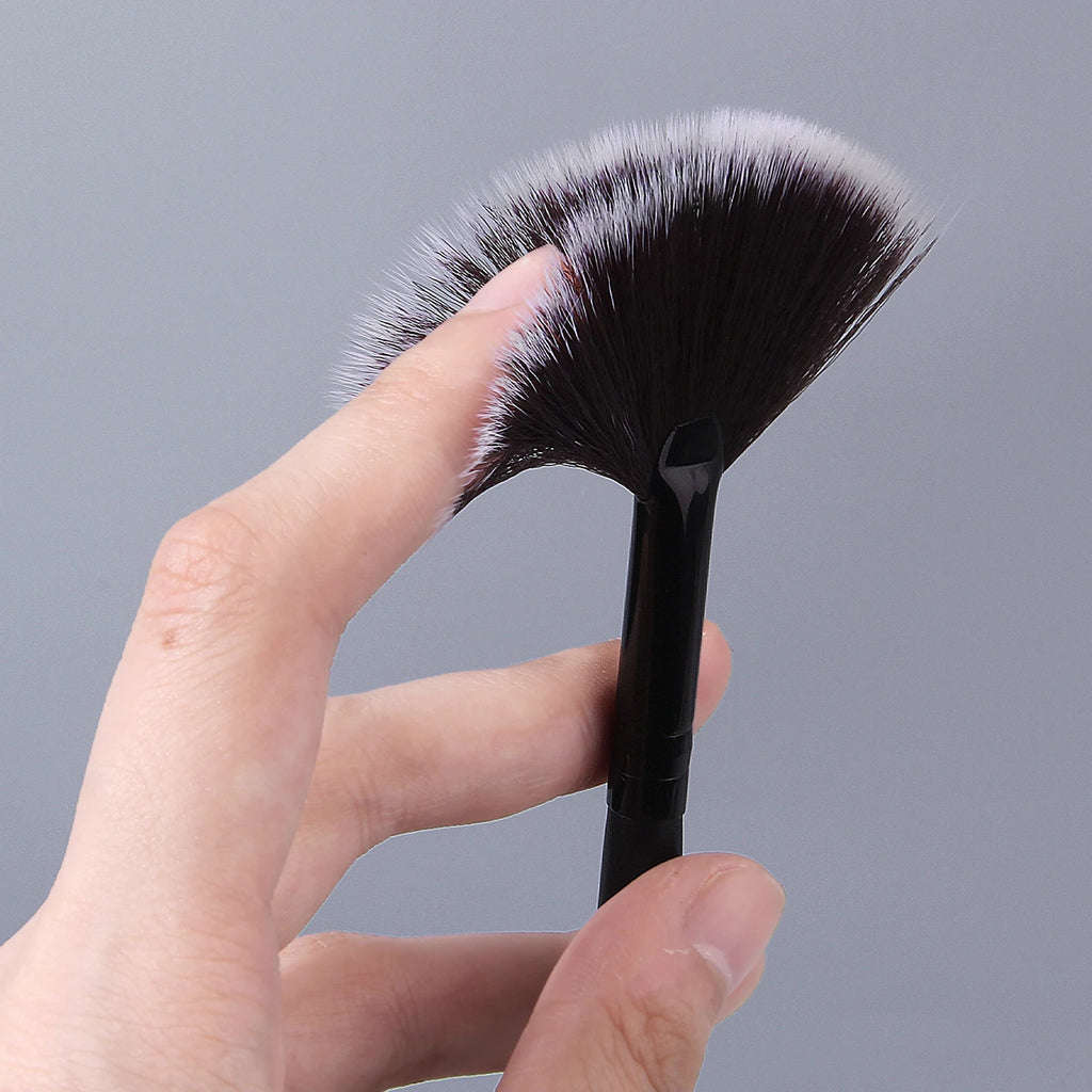 KOSSHOW Fan Highlighter Brush | Contour, Bronzer & Blush Fan Makeup Brush QXL