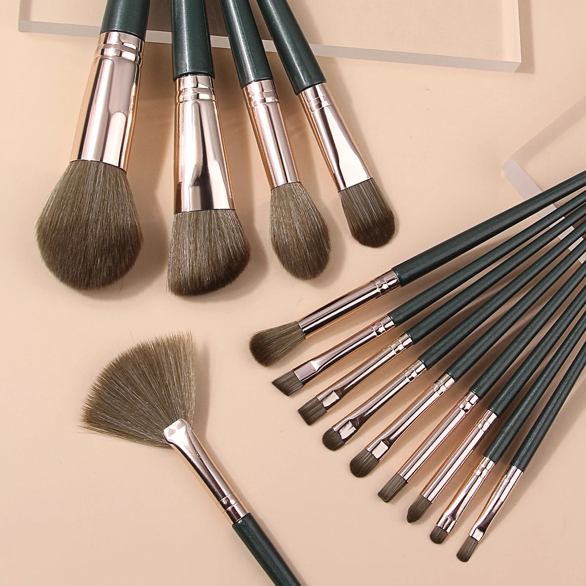 KOSSHOW 18-Pc Makeup Brush Kit with Sponges & Puffs Makeup Brush Set QXL