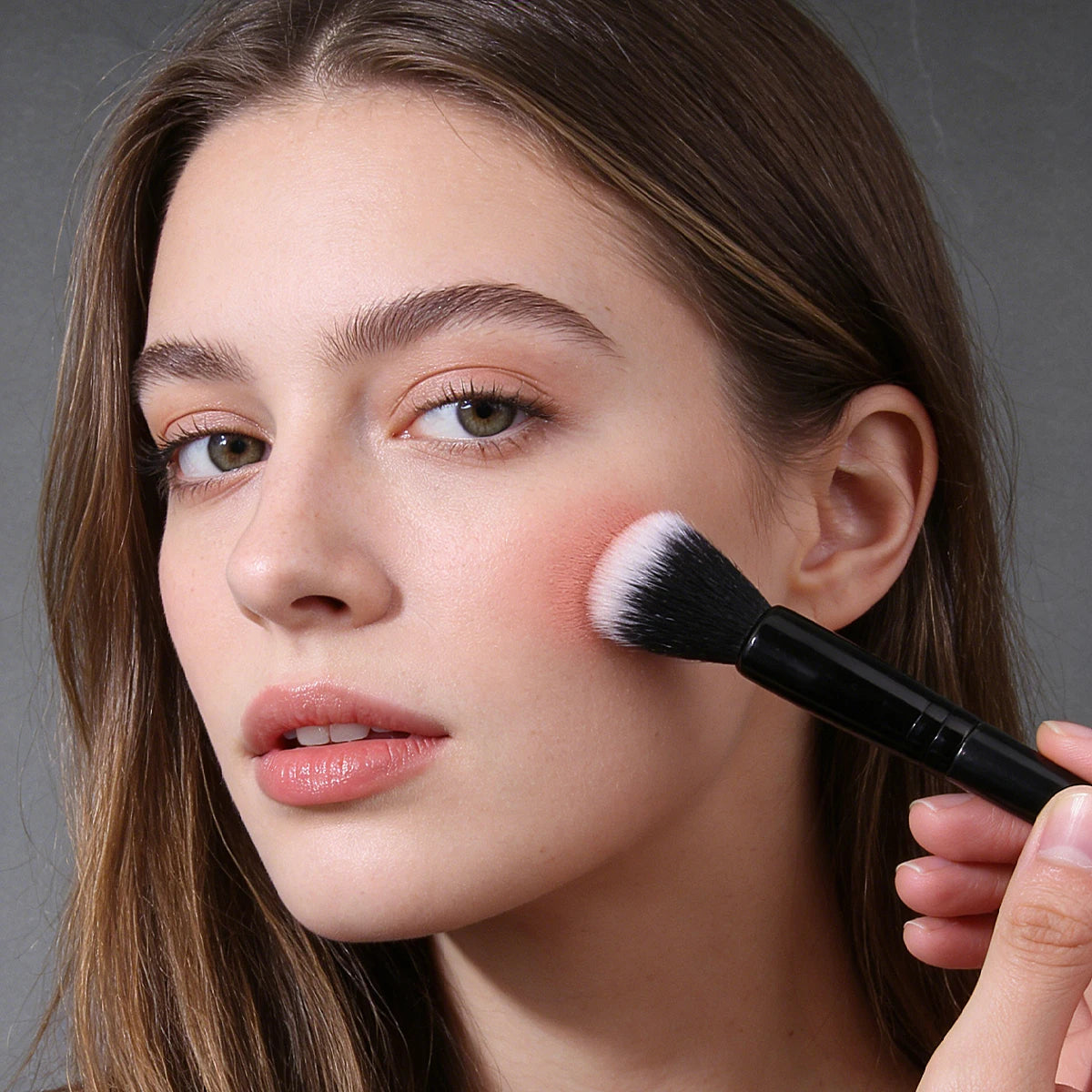 KOSSHOW Soft Multi-Purpose Makeup Brush – Blush & Highlighter Makeup Brush QXL