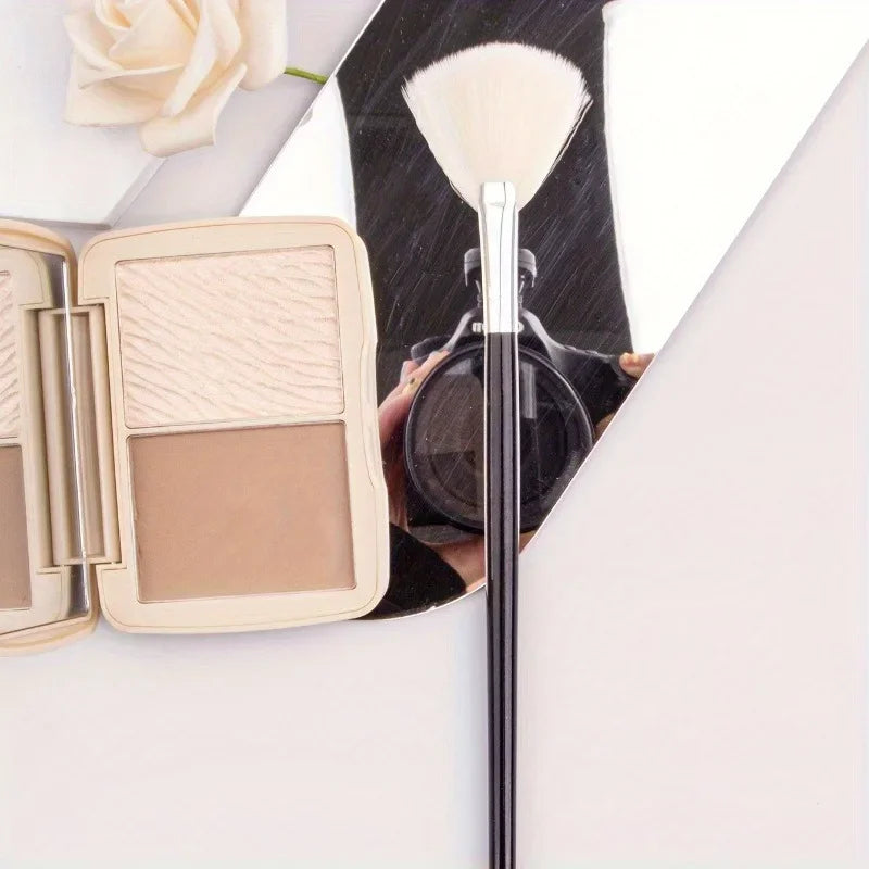White Fan Highlighter Makeup Brush – Ultra Soft Fluffy Bristles Fan Highlighter Brush QXL
