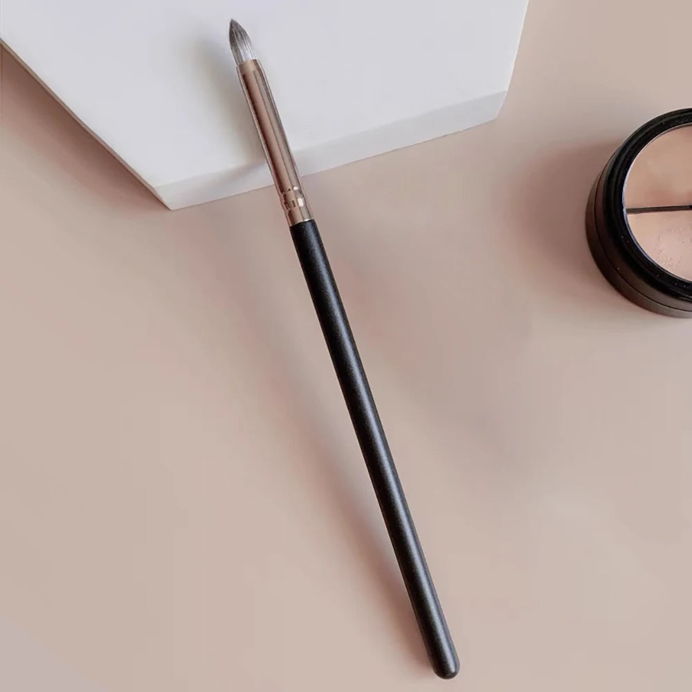 Tapered Eyeshadow Brush | Synthetic Crease & Liner Brush Eyeshadow Brush QXL
