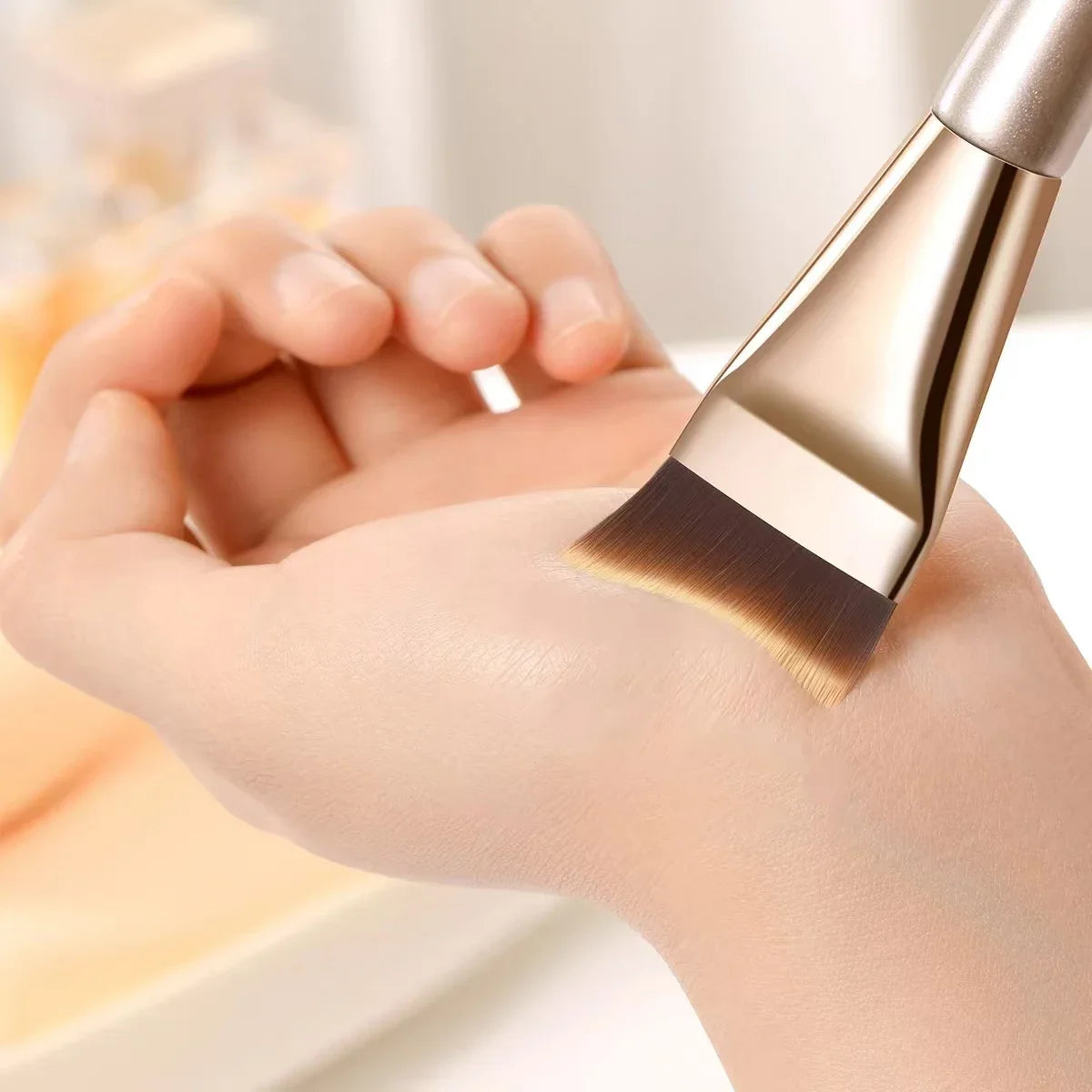 Arc-Shaped Ultra-Thin Flat Foundation Brush | Streak-Free Foundation Makeup Brush QXL