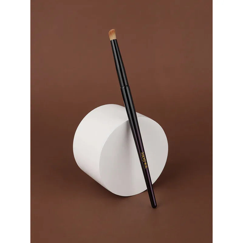 Moji M233 Fingertip Concealer & Lip Brush | Goat Hair Concealer Lip Brush QXL