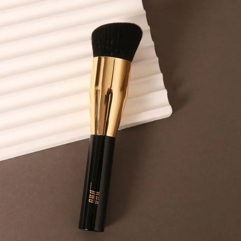 Angled Foundation Brush – Soft, Lightweight & Non-Absorbent Foundation Brush QXL