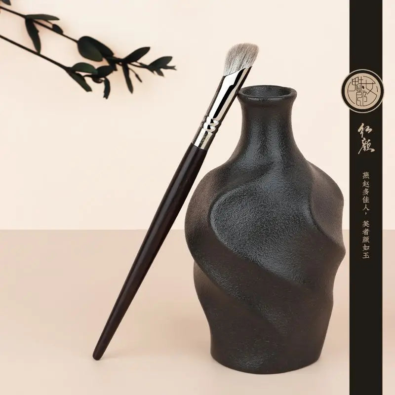 Angled Contour Brush | Snow Fox Hair Nose Sculpting Blender Contour Makeup Brush QXL