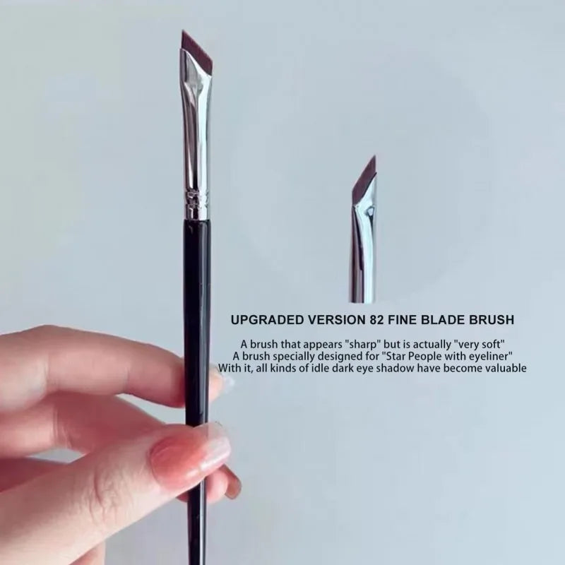 Angled Eye Makeup Brush – Eyeliner, Eyebrow & Eyeshadow Eye Makeup Brush QXL