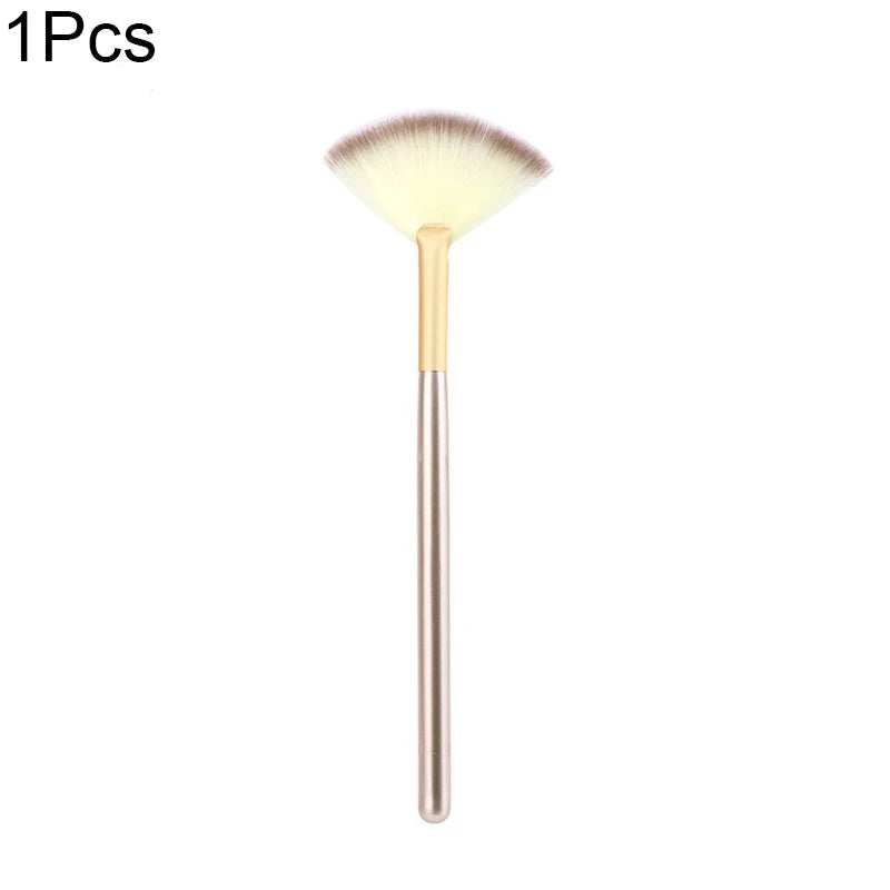 Fan Shaped Makeup Brush – Highlight, Contour & Blending Fan Makeup Brush QXL 1pcs