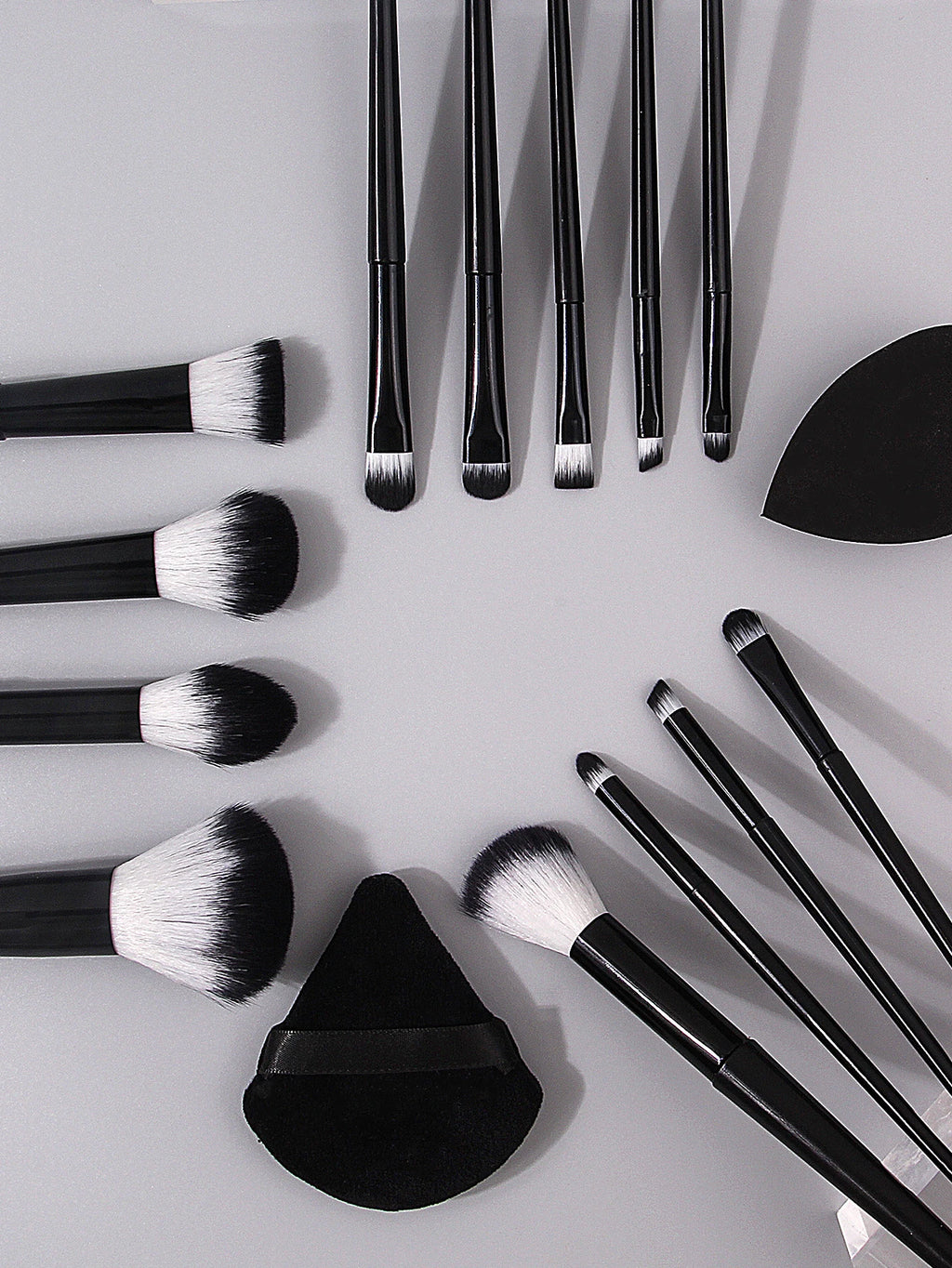 19-Piece Makeup Brush Set with Triangular Sponges – Full Kit Makeup Brush Set QXL