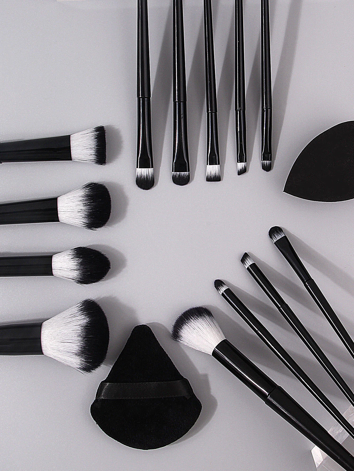 19-Piece Makeup Brush Set with Triangular Sponges – Full Kit Makeup Brush Set QXL