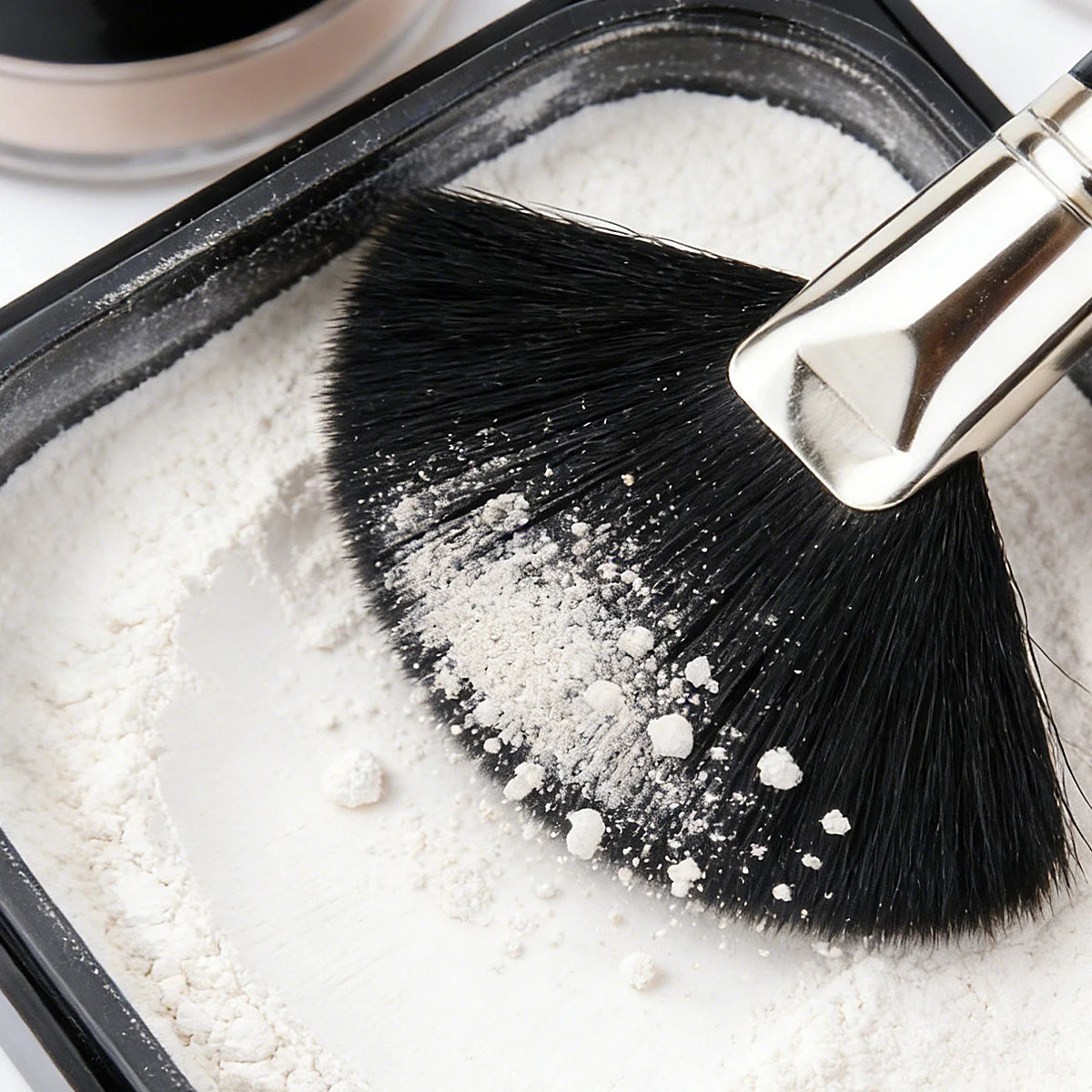 KOSSHOW Fluffy Fan Brush – Blush, Contour & Bronzer Makeup Fan Brush QXL