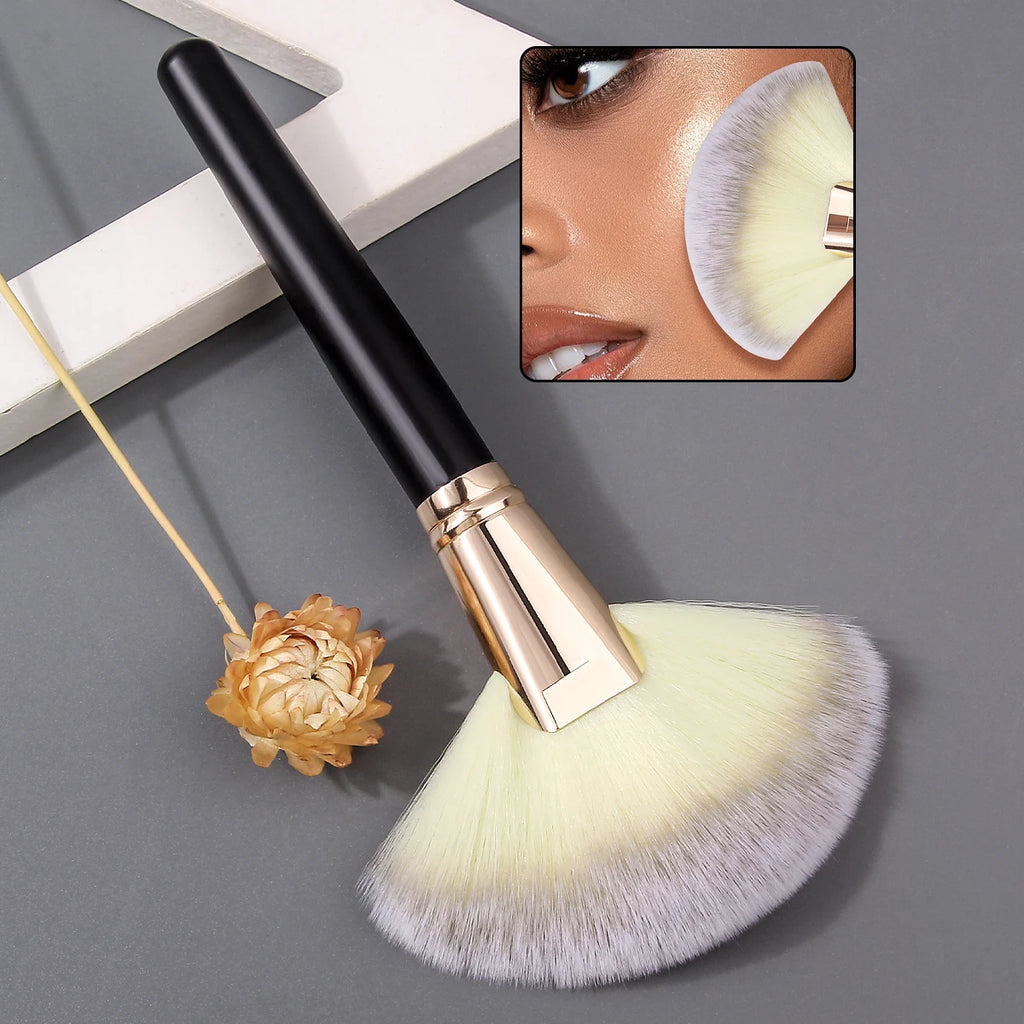 Extra Large Three-Color Fan Makeup Brush | Soft Nylon Fan Makeup Brush QXL black