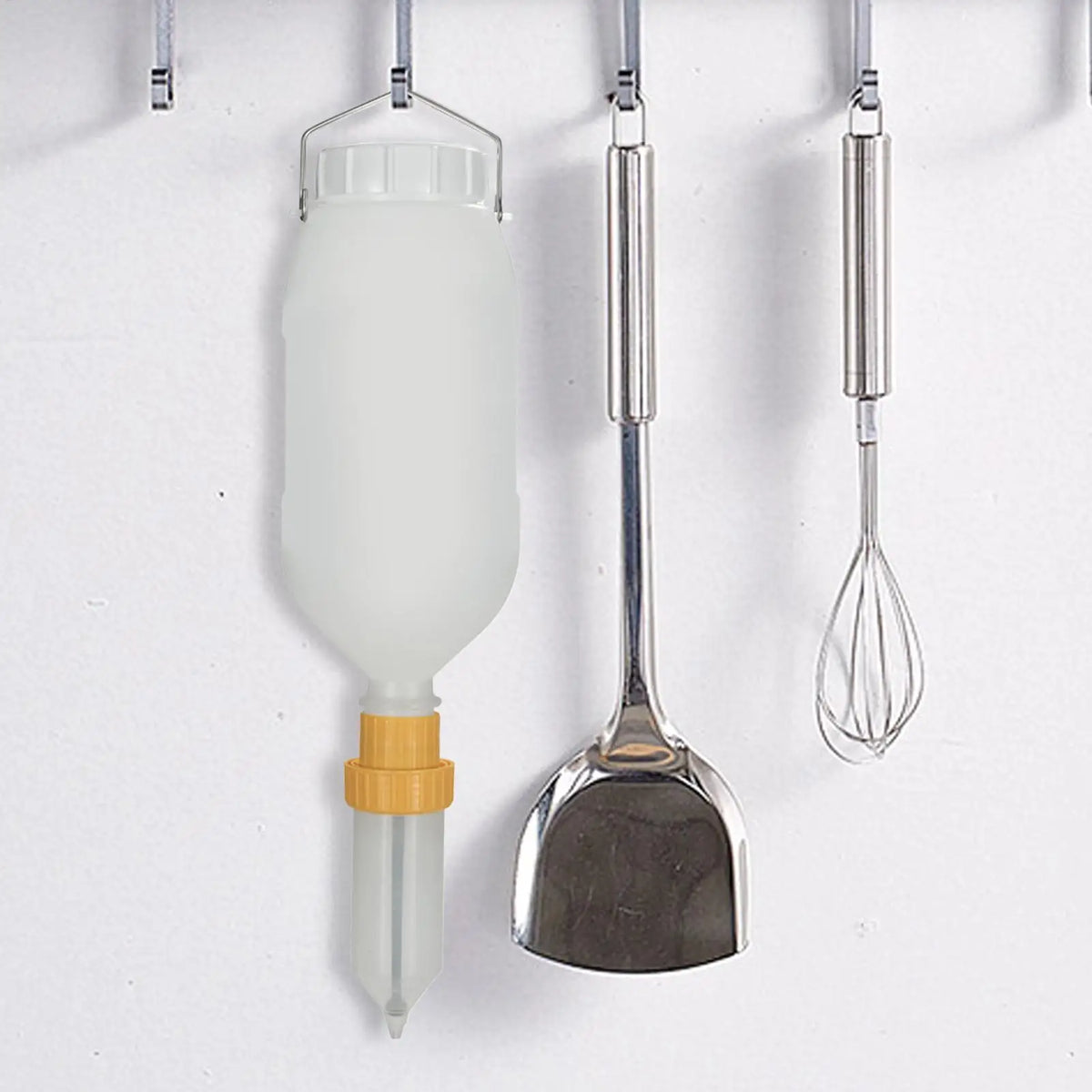 2.5L Hanging Squeeze Sauce Dispenser | Large Capacity Sauce Dispenser QXL