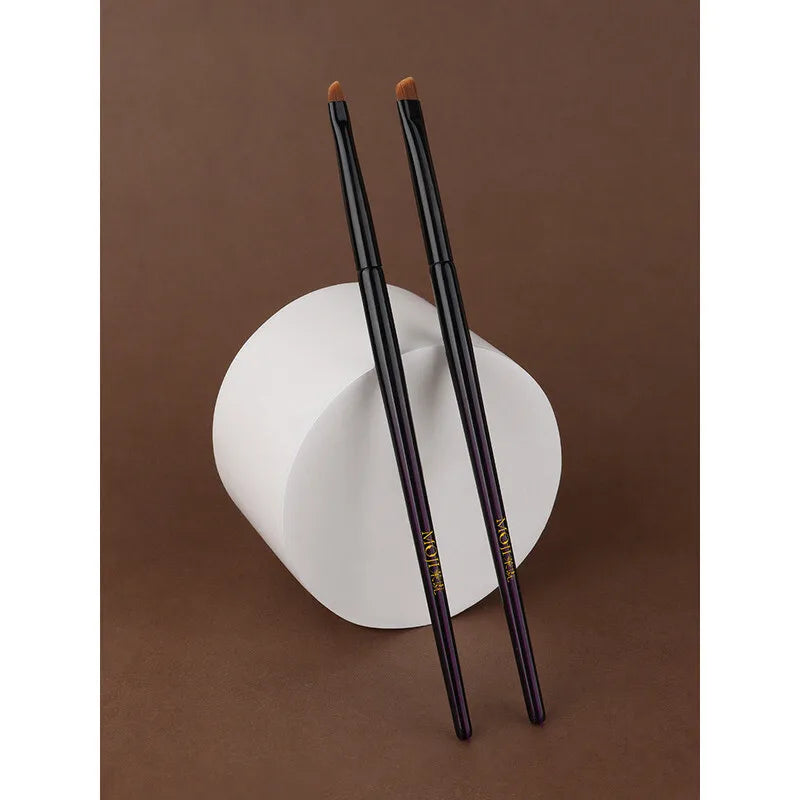 Moji M206 Angled Eyeliner Brush | Eyebrow & Lip Contour Eyeliner Makeup Brush QXL
