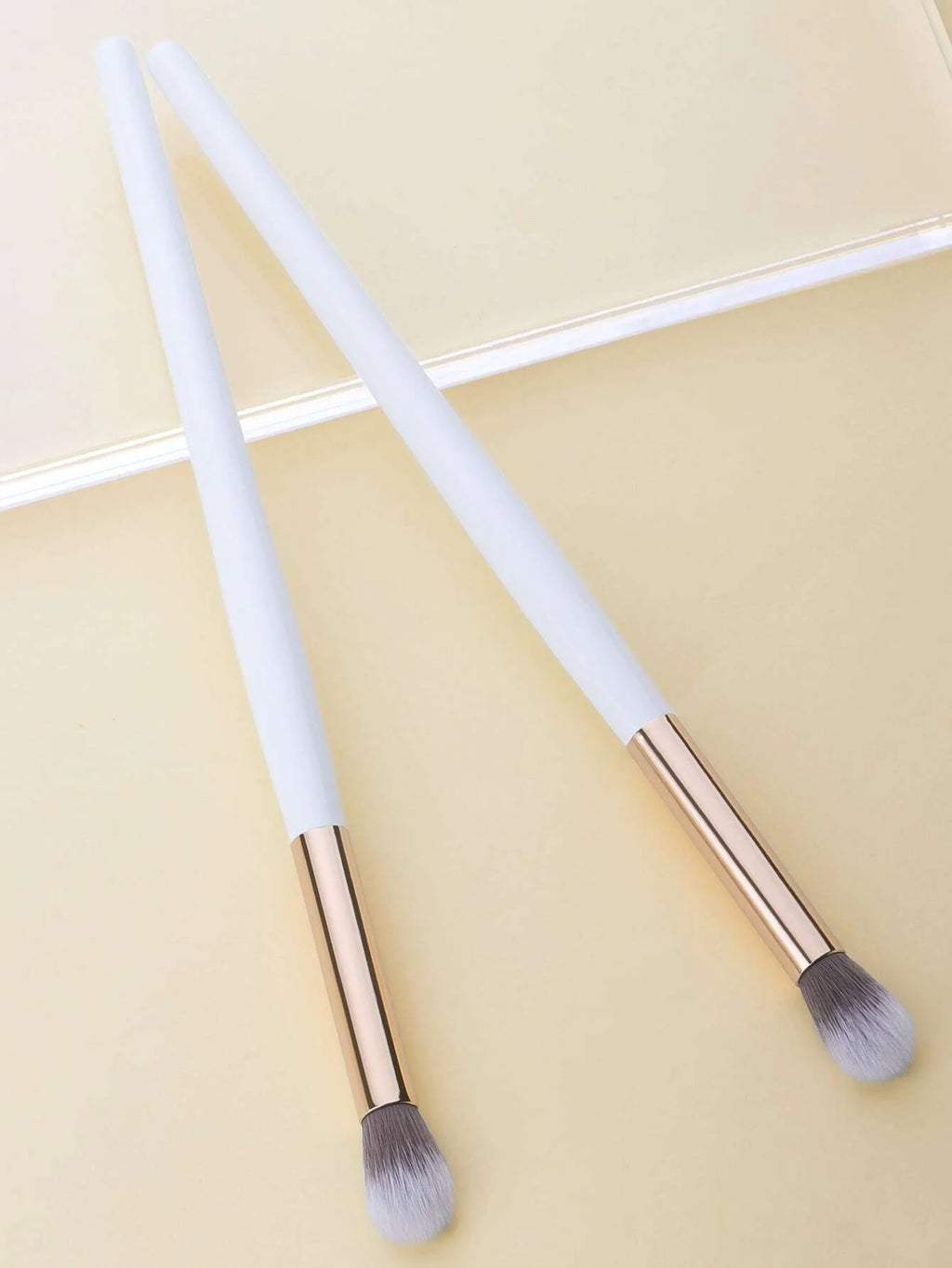 2-Piece Eye Socket Blending Makeup Brushes – Wool Fiber Eye Blending Brush Set QXL