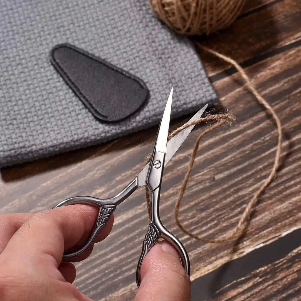 VVOCCI Grooming Scissors – Eyebrow, Beard & Nail Cuticle Trimmer Grooming Scissors QXL