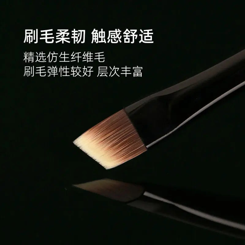 M62 Angled Flat-Head Concealer Brush | Seamless Blending Concealer Brush QXL