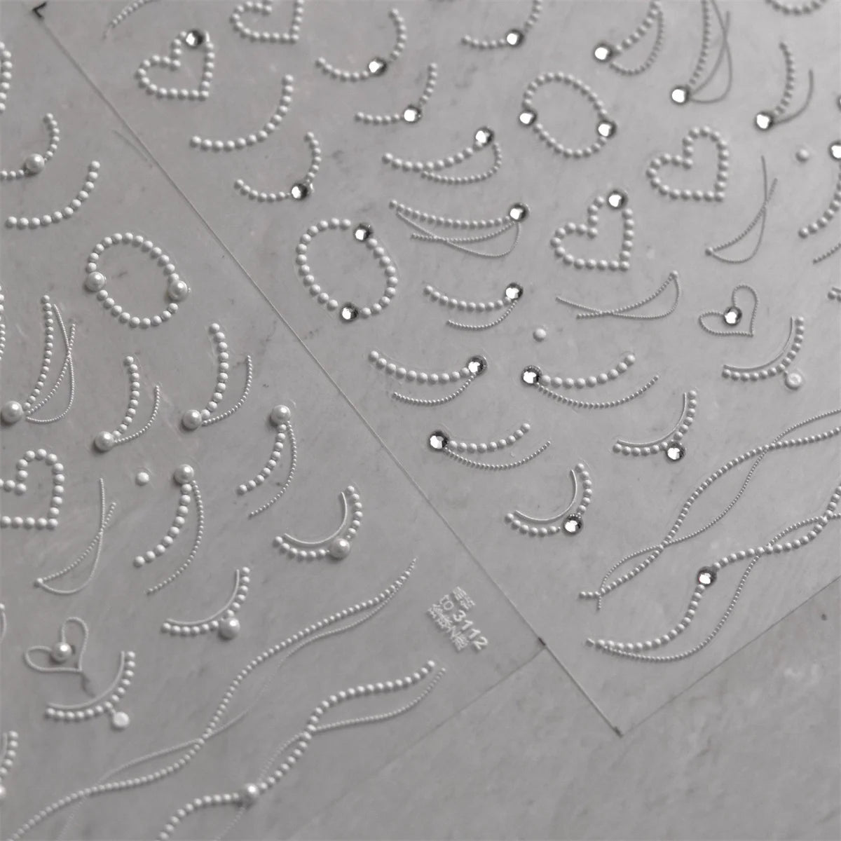 5D Pearl Lace Wave Chain Nail Art Stickers – Elegant White Decals Nail Art Stickers QXL