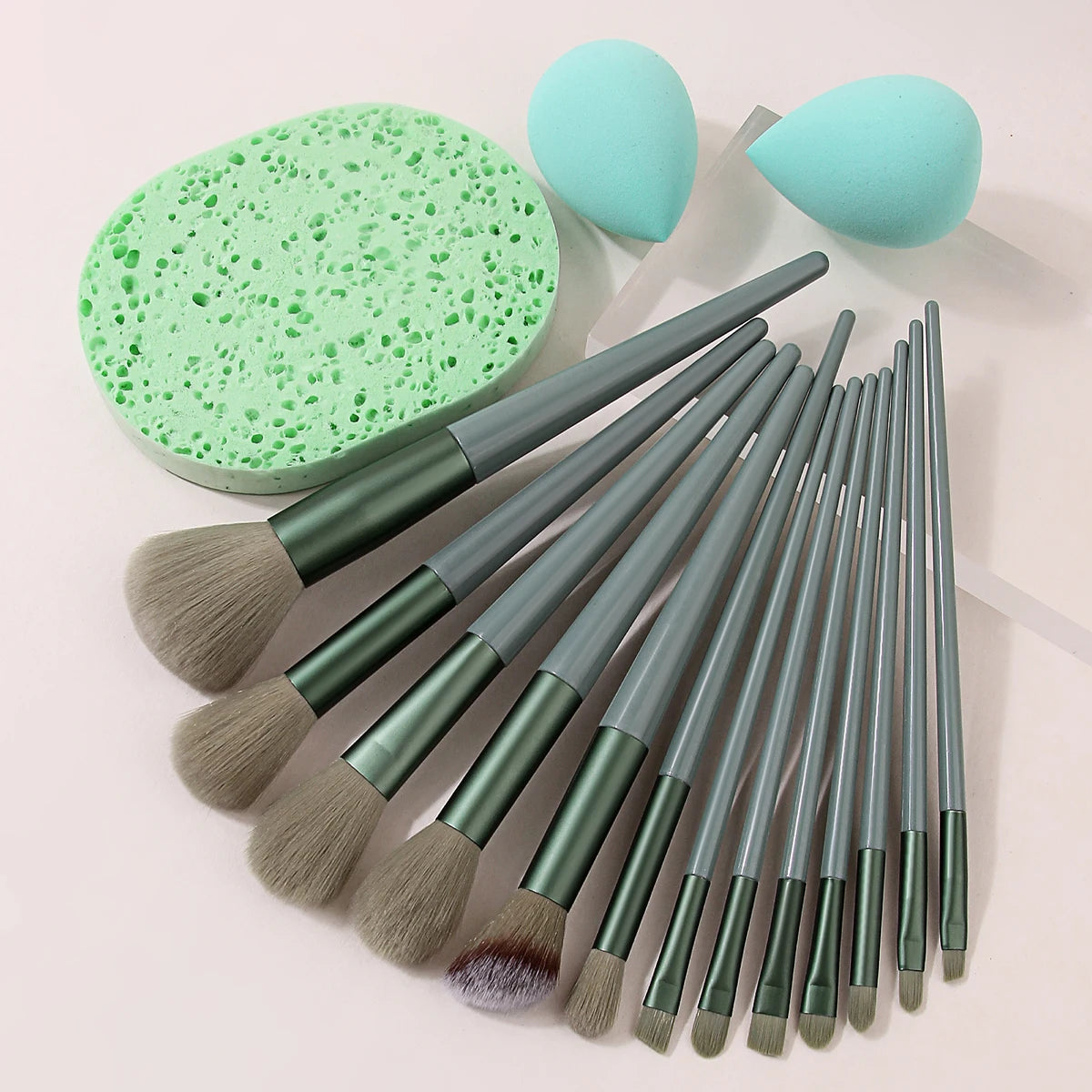KOSSHOW 16-Pc Makeup Brush Set with Sponges | Pro Kit Makeup Brush Set QXL