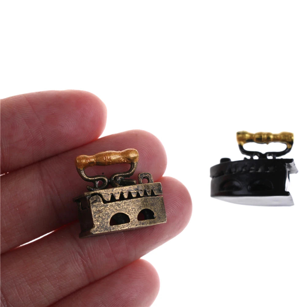 1:12 Dollhouse Miniature Metal Clothes Iron Accessory Dollhouse Miniature QXL