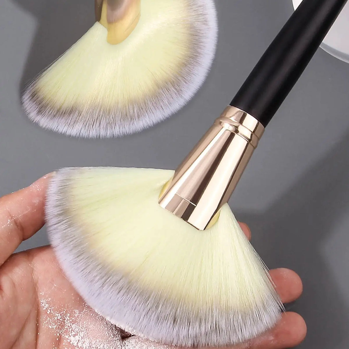 Extra Large Three-Color Fan Makeup Brush | Soft Nylon Fan Makeup Brush QXL