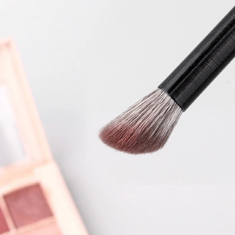 Angled Nose Contour Brush – Eyeshadow & Concealer Tool Contour Makeup Brush QXL