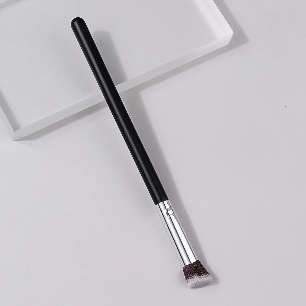KOSSHOW Black Concealer Brush – Precise Under-Eye Detail Concealer Brush QXL