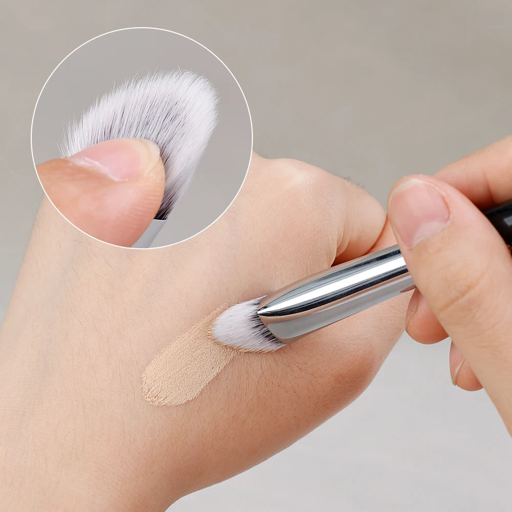 Triangle Cone Concealer Brush | Soft Fiber Face Detail Brush Concealer Makeup Brush QXL