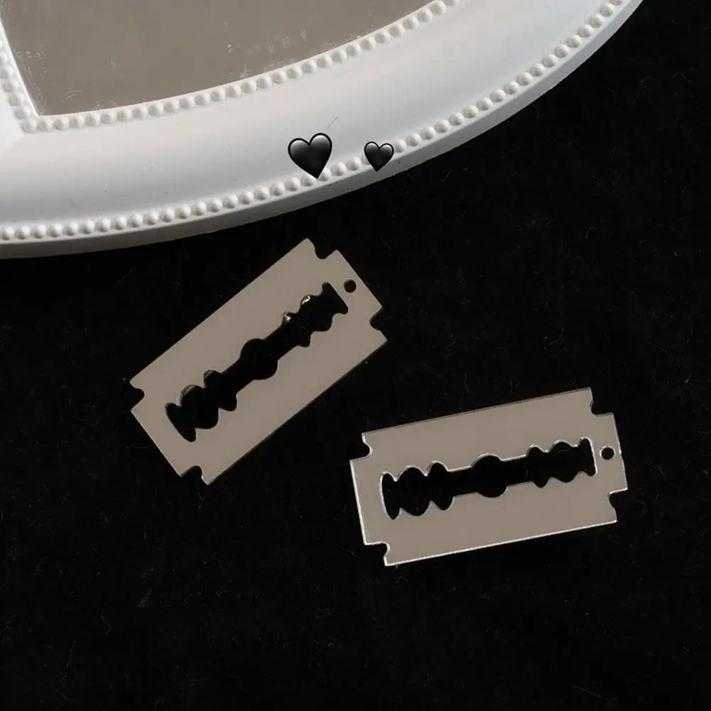 Y2K Punk Razor Blade Hair Clip | Gothic Acrylic Barrette Gothic Hair Barrette QXL