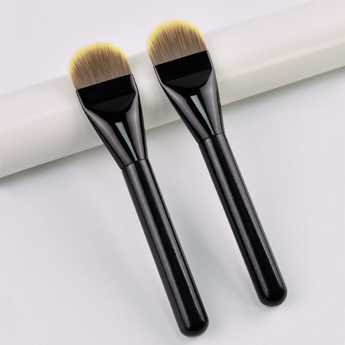 Tongue-Shaped Liquid Foundation & Concealer Brush Foundation Brush QXL