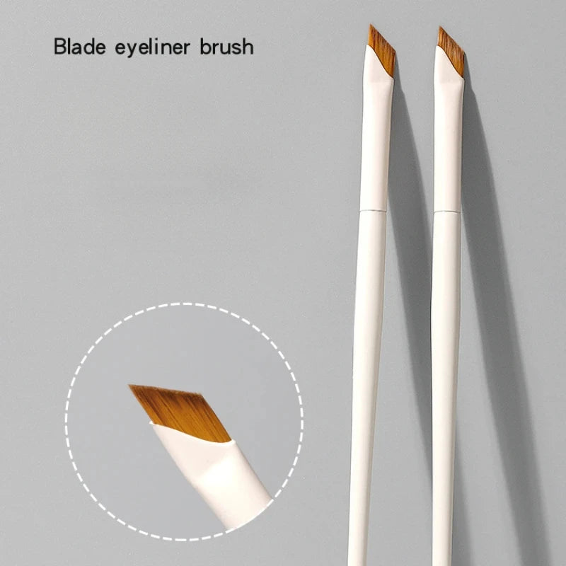 Ultra-Thin Blade Eyeliner & Eyebrow Brush | Precise Detail Eye Makeup Brush QXL