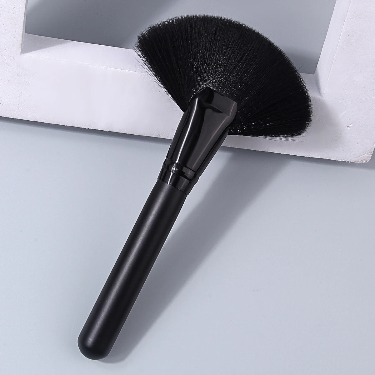 KOSSHOW Fan Highlighter Brush – Ultra-Soft Nylon, Wood Handle Fan Highlighter Brush QXL