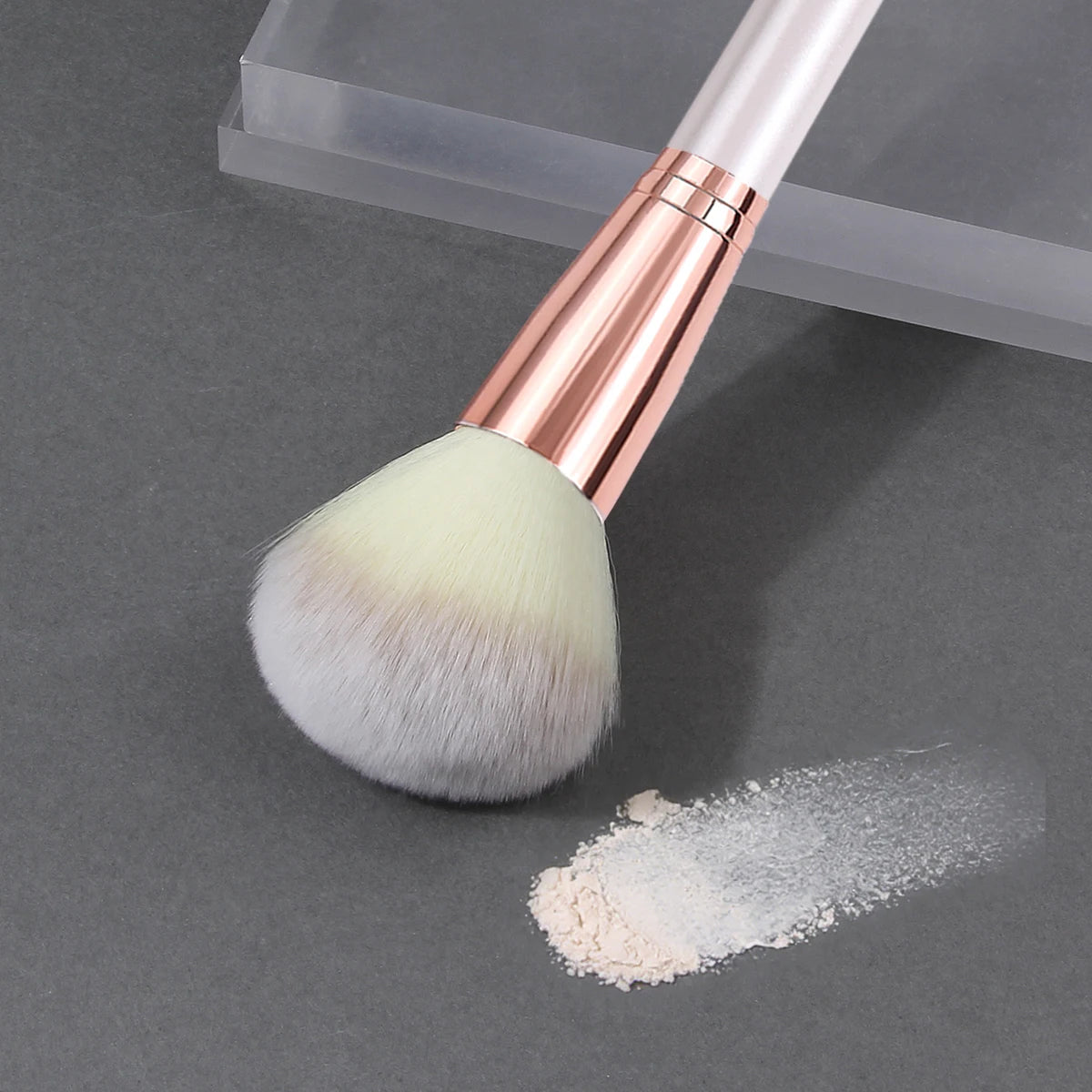 KOSSHOW Soft Face Brush – Blush, Powder & Contour Makeup Face Brush QXL