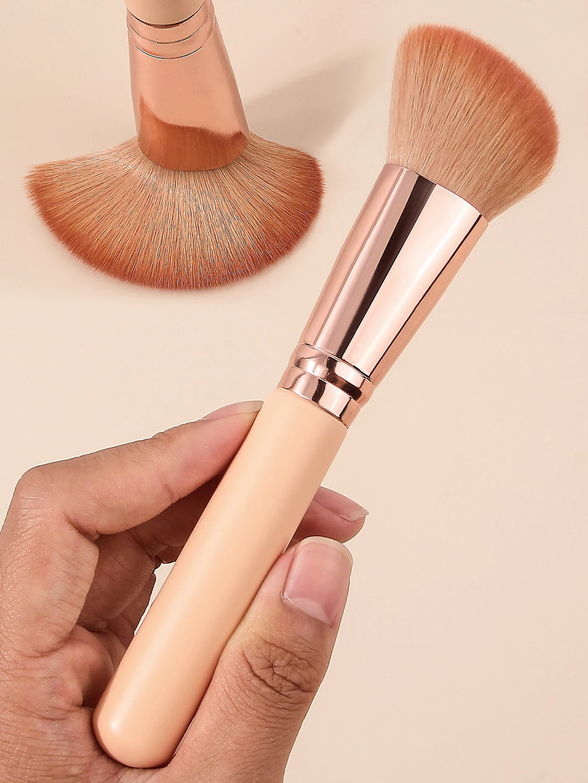 KOSSHOW Slope Makeup Brush – Wooden Handle & Nylon Bristles Makeup Brush QXL
